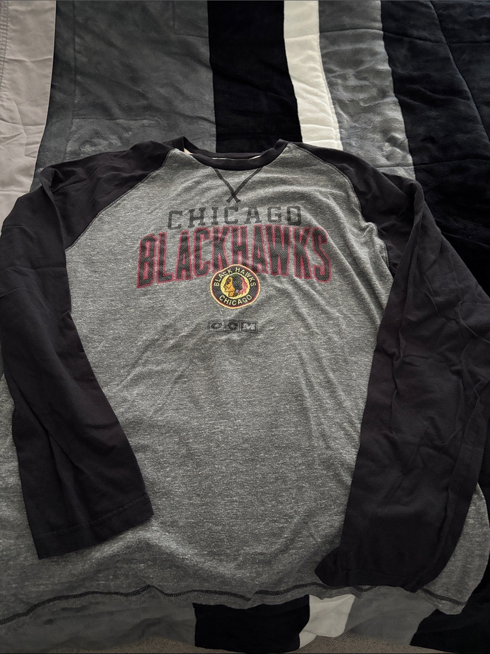 CCM Chicago Blackhawks Long Sleeve Raglan Shirt - Gray/Black